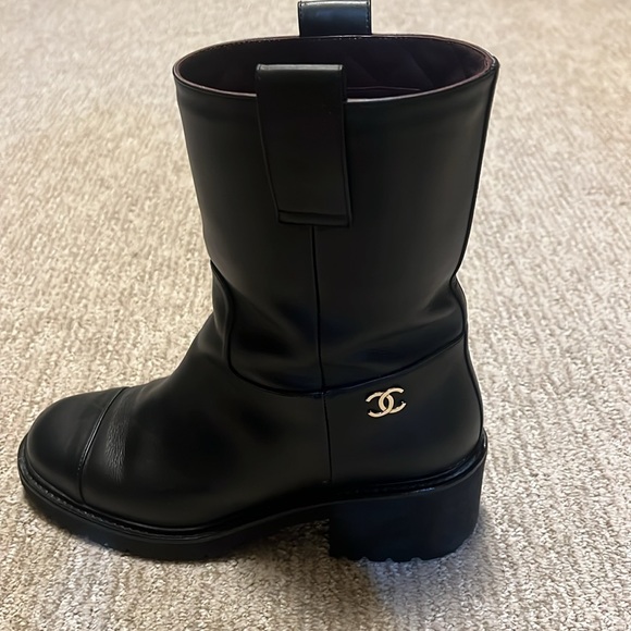 Chanel winter boots size 38 - Picture 2 of 6